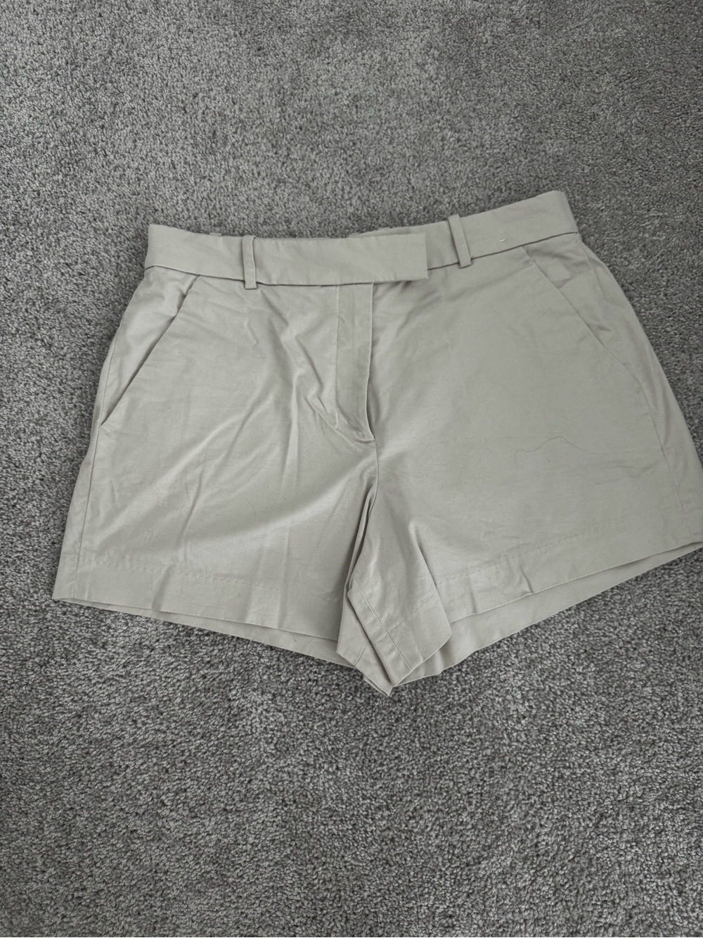Abercrombie & Fitch Cream High-Rise Tailored Shorts